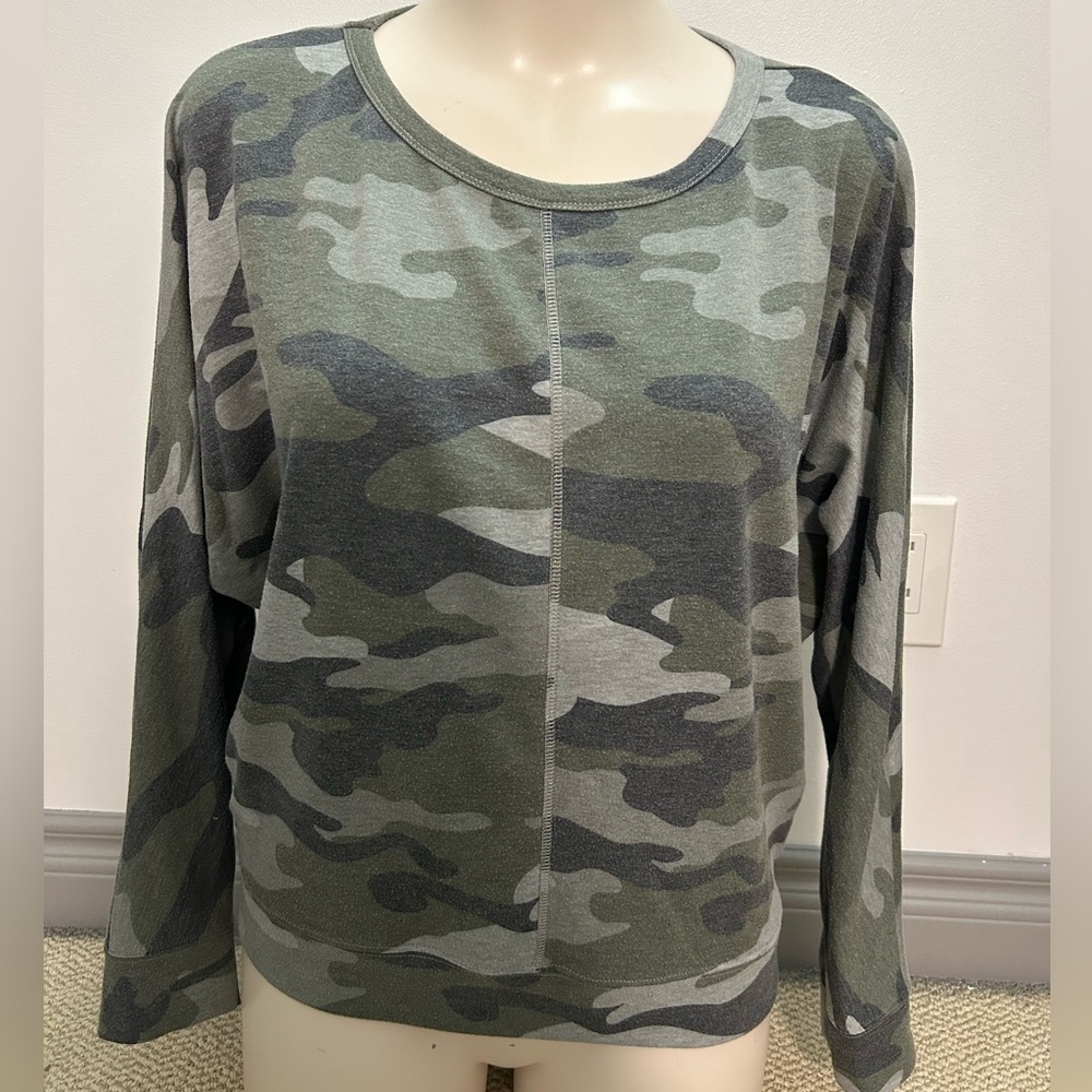 2/$30⚡️- SHIRT | Women’s Cyrus shirt size medium